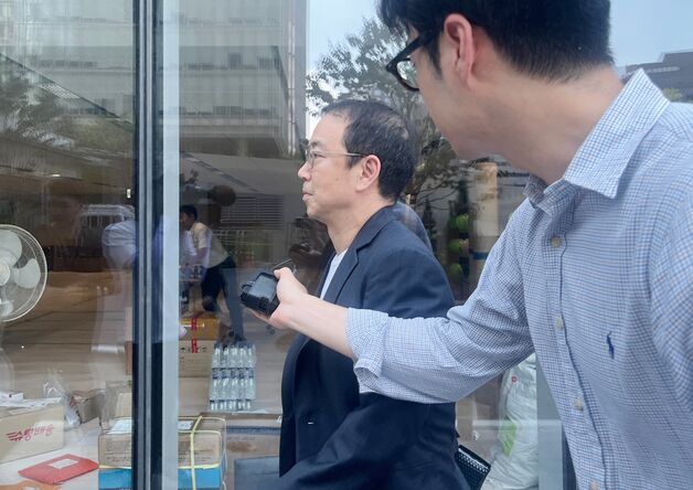 '코바나 협찬 의혹' 송병준 컴투스 회장…특검 출석 7시간만에 귀가(종합)