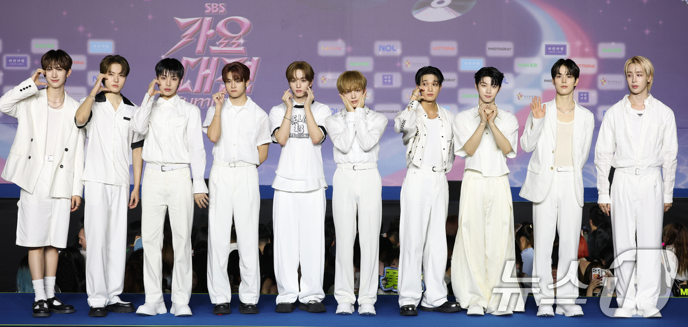 (고양=뉴스1) 권현진 기자 = 싸이커스가 26일 경기도 고양시 일산서구 킨텍스 제1전시장에서 열린 ‘2025 SBS 가요대전 Summer’(이하 ‘가요대전’) 블루카펫 행사에 참 …