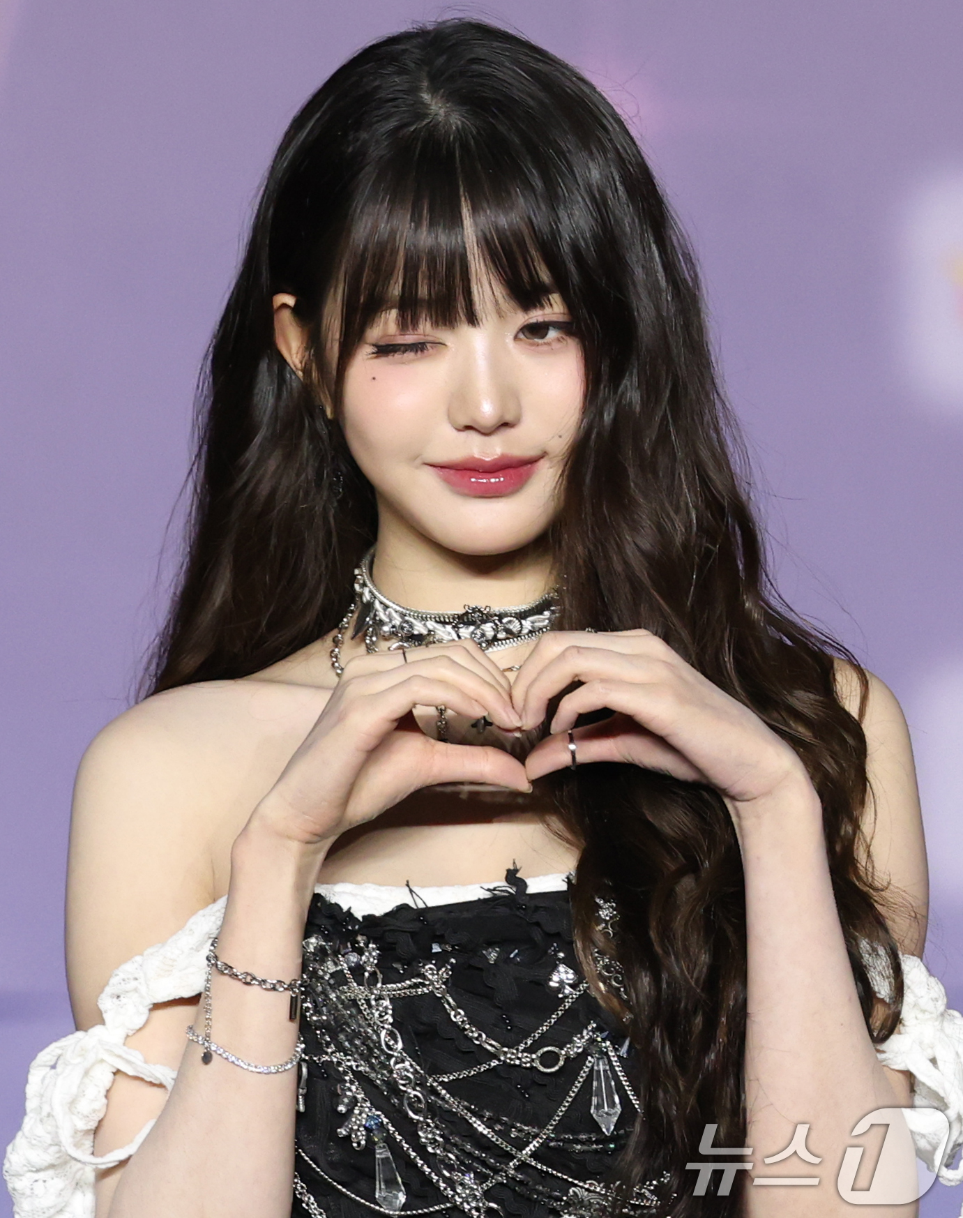 (고양=뉴스1) 권현진 기자 = 아이브 장원영이 26일 경기도 고양시 일산서구 킨텍스 제1전시장에서 열린 ‘2025 SBS 가요대전 Summer’(이하 ‘가요대전’) 블루카펫 행사 …