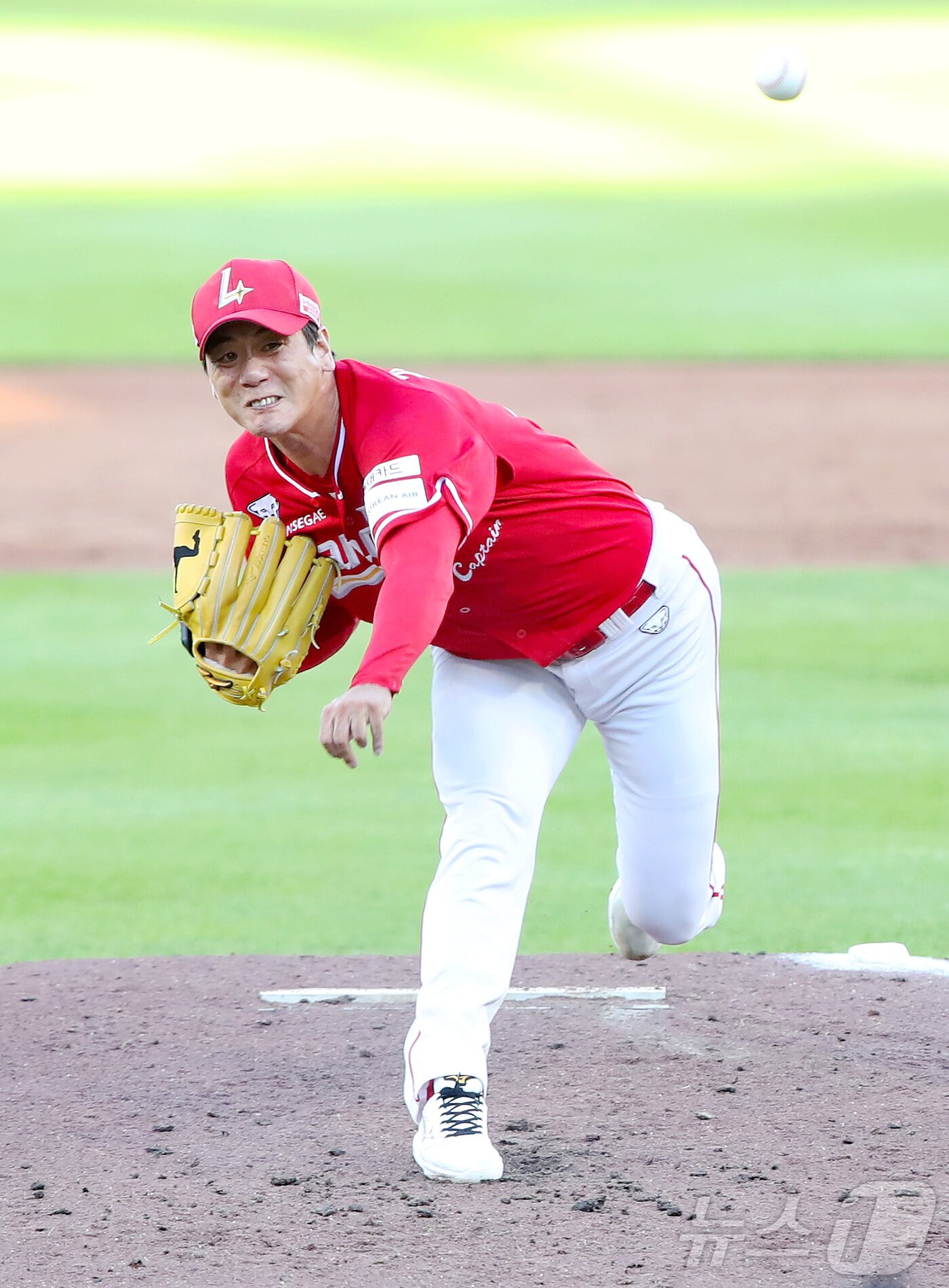 본문 이미지 - 26일 대전 한화생명 볼파크에서 열린 프로야구 2025 신한 SOL 뱅크 KBO리그 SSG 랜더스와 한화 이글스 경기에서 SSG 김광현이 역투하고 있다. (SSG 랜더스 제공. 재판매 및 DB금지) 2025.7.26/뉴스1