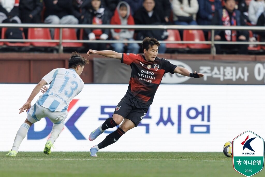 본문 이미지 -  포항 스틸러스의 이태석&#40;한국프로축구연맹 제공&#41;