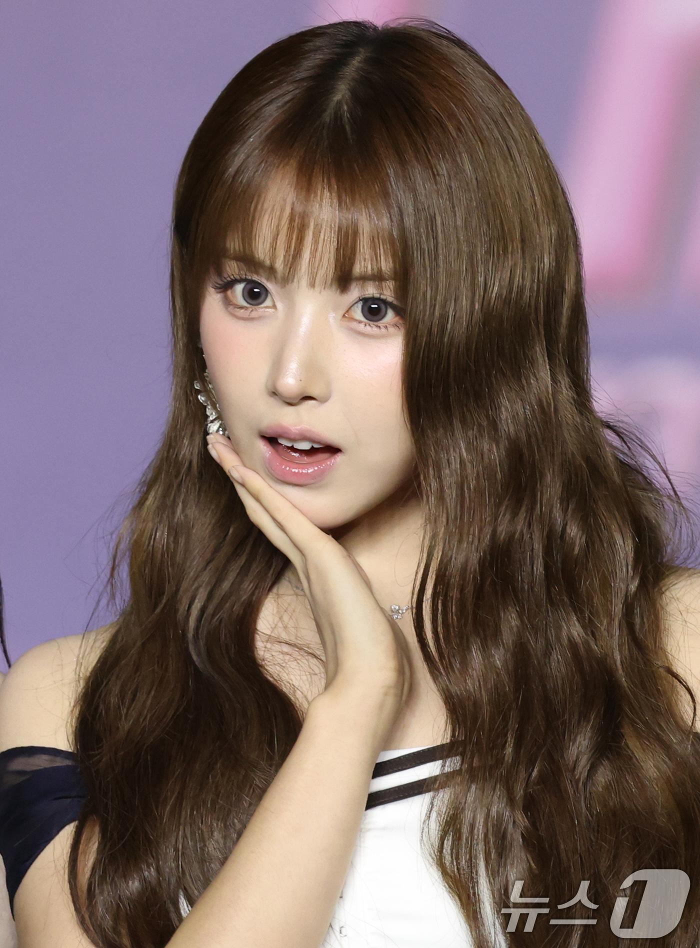 (고양=뉴스1) 권현진 기자 = 엔믹스 지우가 26일 경기도 고양시 일산서구 킨텍스 제1전시장에서 열린 ‘2025 SBS 가요대전 Summer’(이하 ‘가요대전’) 블루카펫 행사에 …