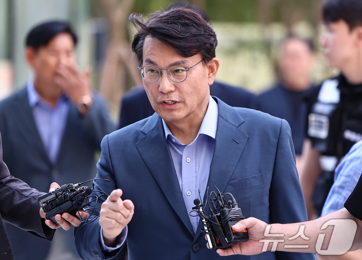 본문 이미지 - 공천 개입 의혹을 받는 윤상현 국민의힘 의원이 27일 서울 종로구에 마련된 김건희 특검팀&#40;특별검사 민중기&#41; 사무실로 조사를 받기 위해 출석하고 있다. 2025.7.27/뉴스1 ⓒ News1 김도우 기자