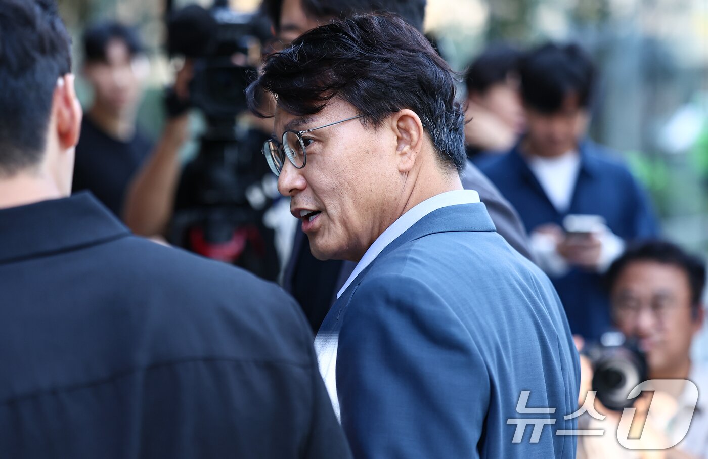 본문 이미지 - 공천 개입 의혹을 받는 윤상현 국민의힘 의원이 27일 서울 종로구에 마련된 김건희 특검팀&#40;특별검사 민중기&#41; 사무실로 조사를 받기 위해 출석하고 있다. 2025.7.27/뉴스1 ⓒ News1 김도우 기자