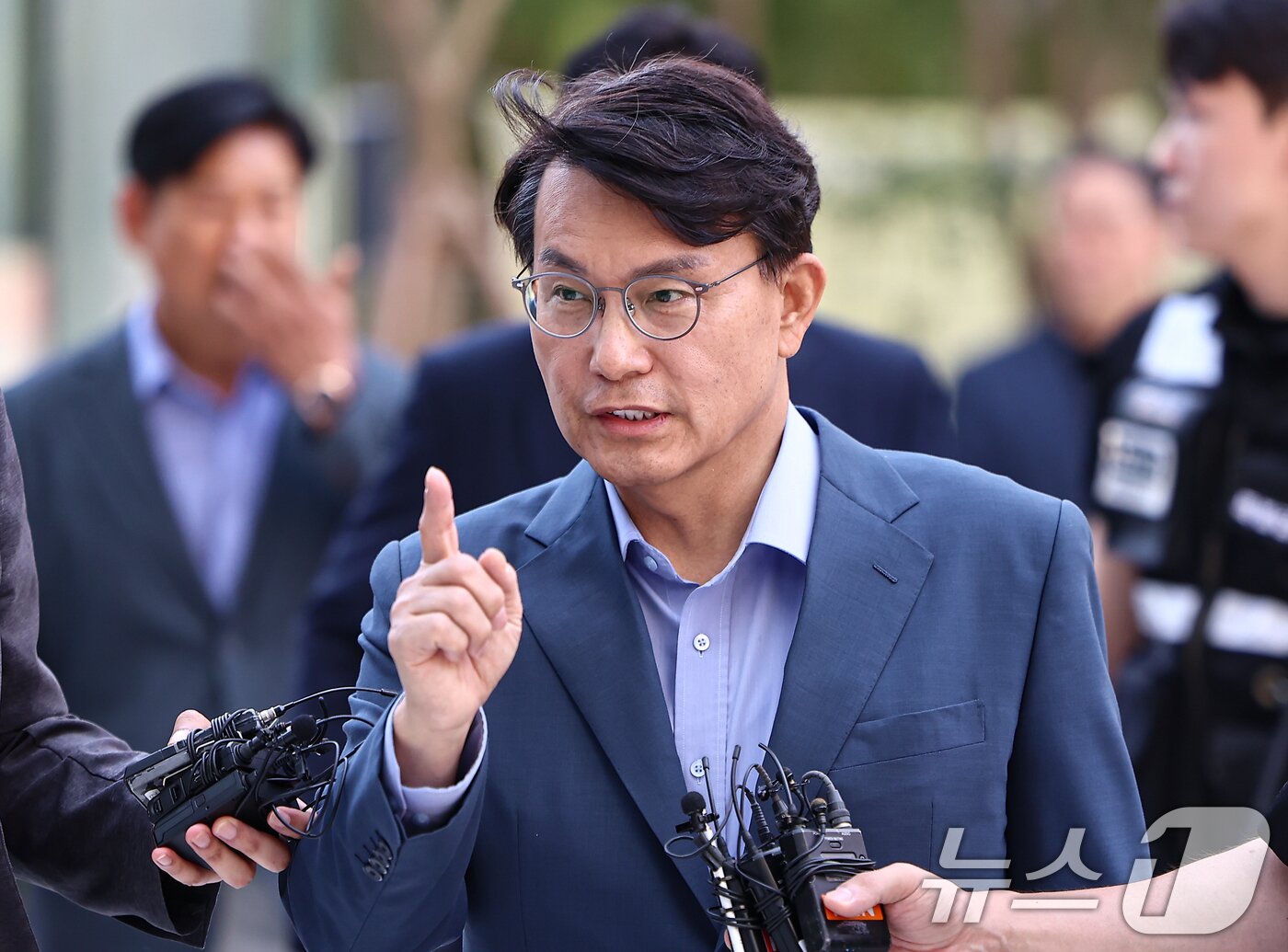 본문 이미지 - 공천 개입 의혹을 받는 윤상현 국민의힘 의원이 지난달 27일 서울 종로구에 마련된 김건희 특검팀&#40;특별검사 민중기&#41; 사무실로 조사를 받기 위해 출석하고 있다. 2025.7.27/뉴스1 ⓒ News1 김도우 기자
