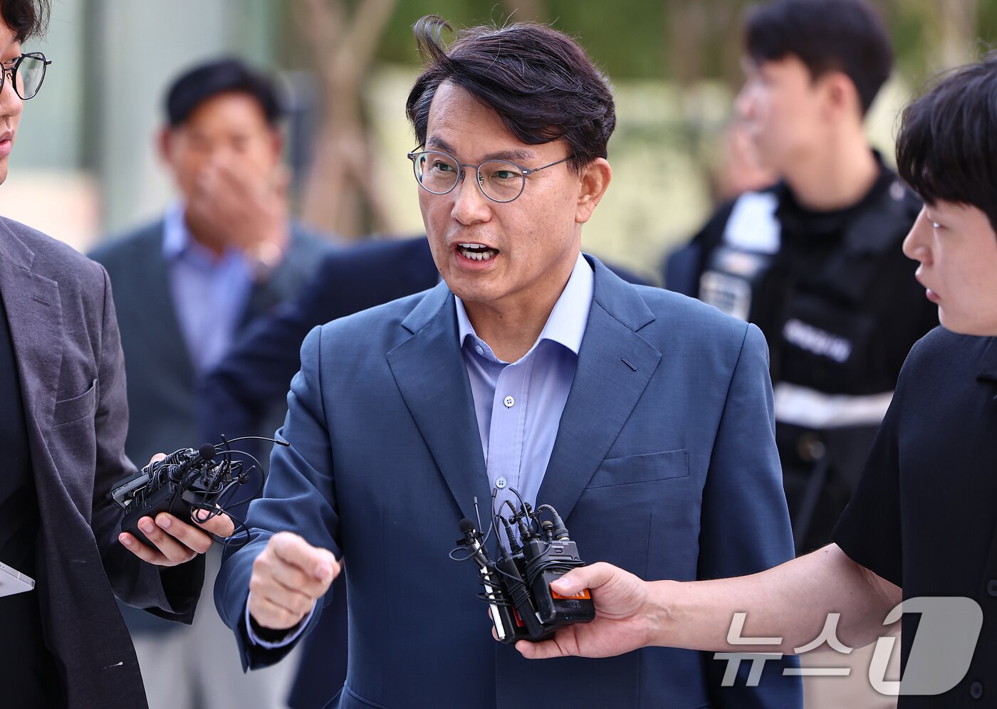 본문 이미지 - 공천 개입 의혹을 받는 윤상현 국민의힘 의원이 27일 서울 종로구에 마련된 김건희 특검팀&#40;특별검사 민중기&#41; 사무실로 조사를 받기 위해 출석하고 있다. 2025.7.27/뉴스1 ⓒ News1 김도우 기자