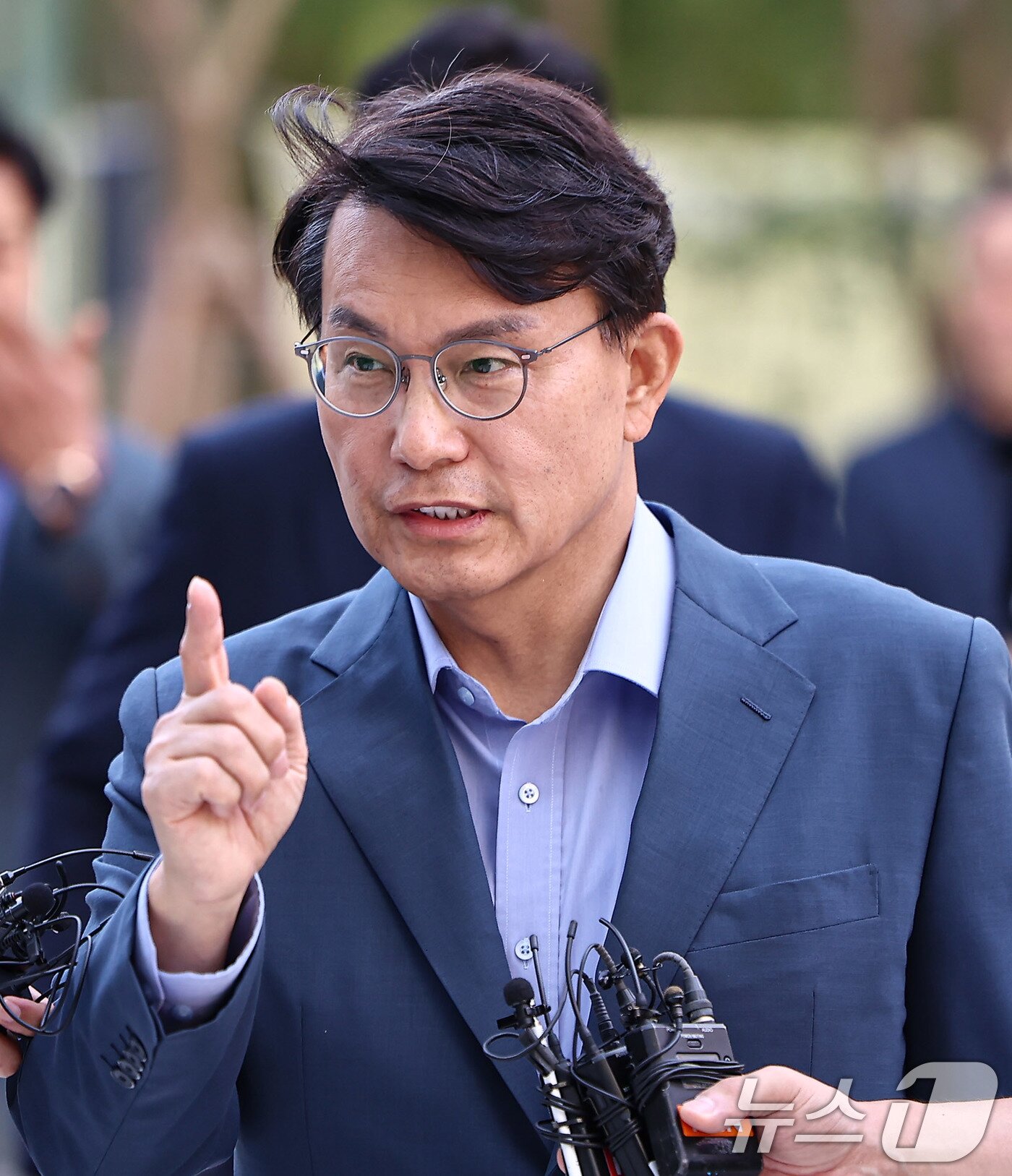 본문 이미지 - 공천 개입 의혹을 받는 윤상현 국민의힘 의원이 27일 서울 종로구에 마련된 김건희 특검팀&#40;특별검사 민중기&#41; 사무실로 조사를 받기 위해 출석하고 있다. 2025.7.27/뉴스1 ⓒ News1 김도우 기자