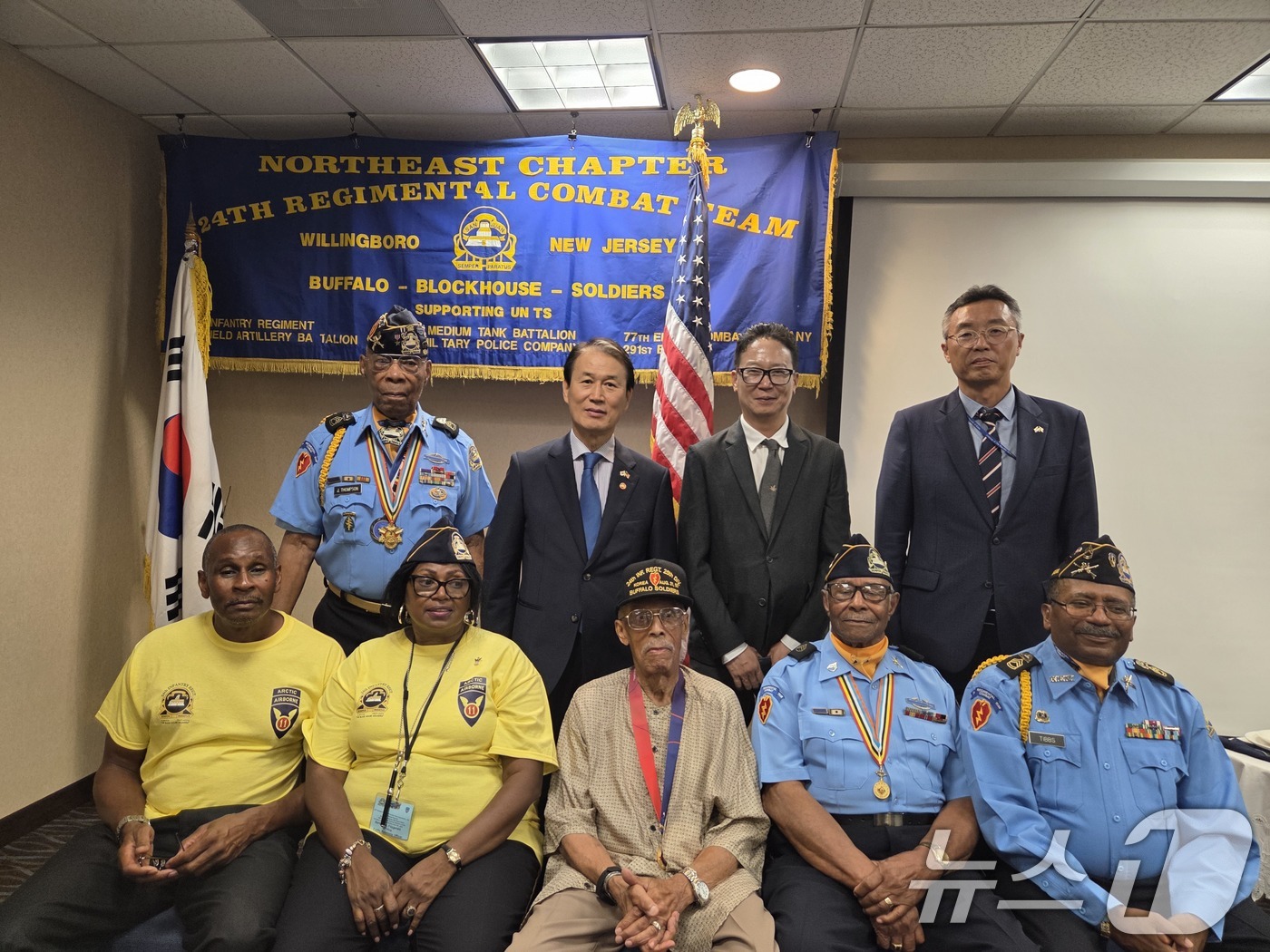 (서울=뉴스1) = 6.25전쟁 정전협정 기념식 등에 참석하기 위해 미국을 방문중인 권오을 신임 국가보훈부 장관이 취임 후 첫 일정으로 현지시각 26일 오후 미국 워싱턴 D.C 볼 …