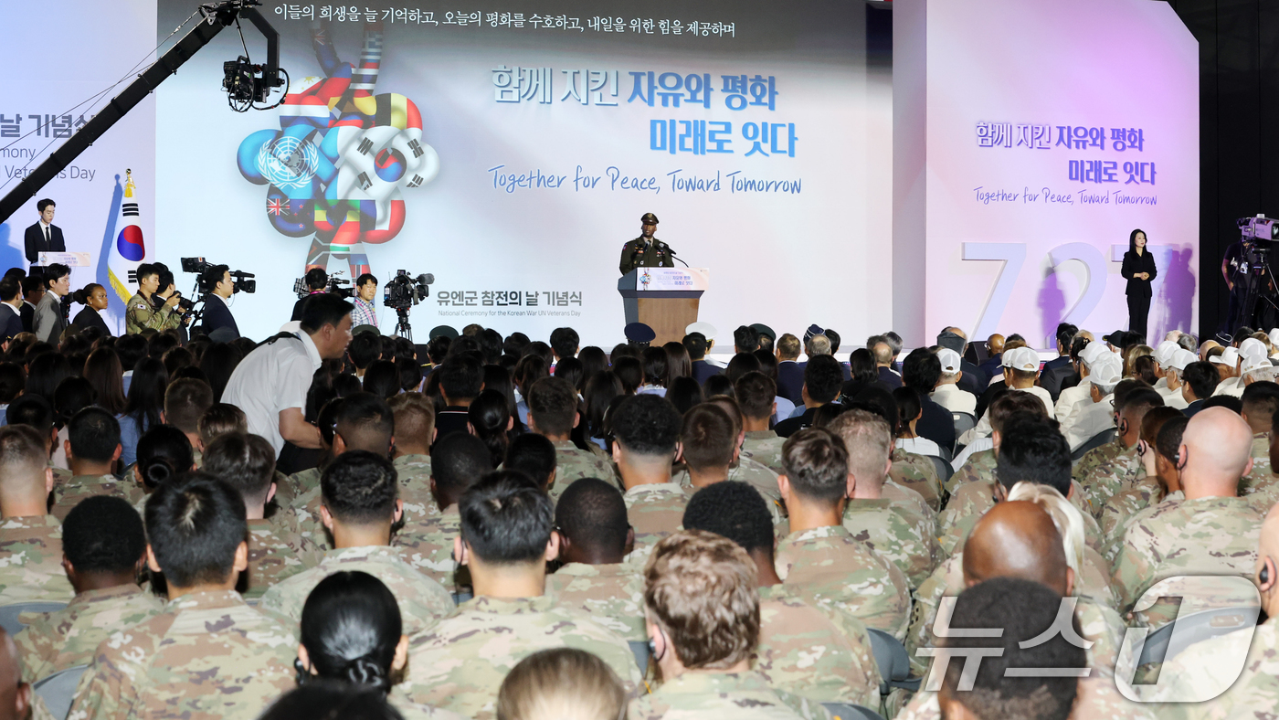 (고양=뉴스1) 황기선 기자 = 제이비어 브런슨 유엔군 사령관이 27일 오전 경기 고양시 일산킨텍스에서 열린 ' 2025년 유엔군 참전의 날 기념식'에서 인사말을 하고 있다. (공 …