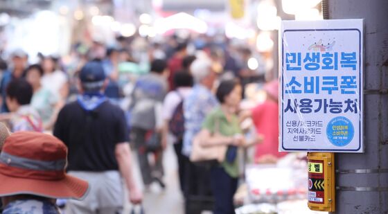 "소비쿠폰 빨리 쓰면 최대 5만원 더"…카드사 31만명에 25억 쏜다