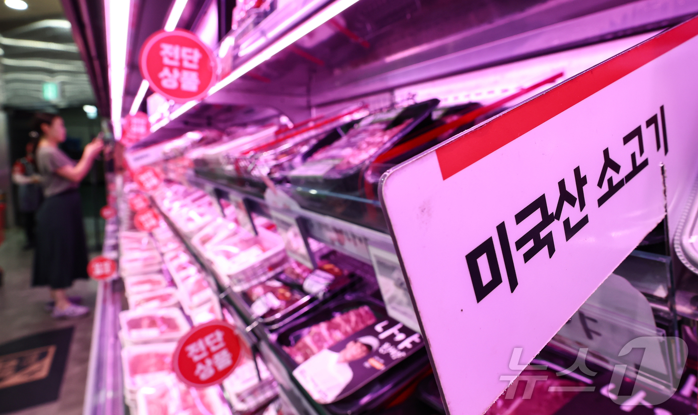 (서울=뉴스1) 김도우 기자 = 미국의 상호 관세 협상 마감 시한을 앞두고 30개월 이상 소고기나 쌀 등 국내 농축산물 시장 개방이 대미 협상 테이블에 오른것으로 알려졌다.사진은 …