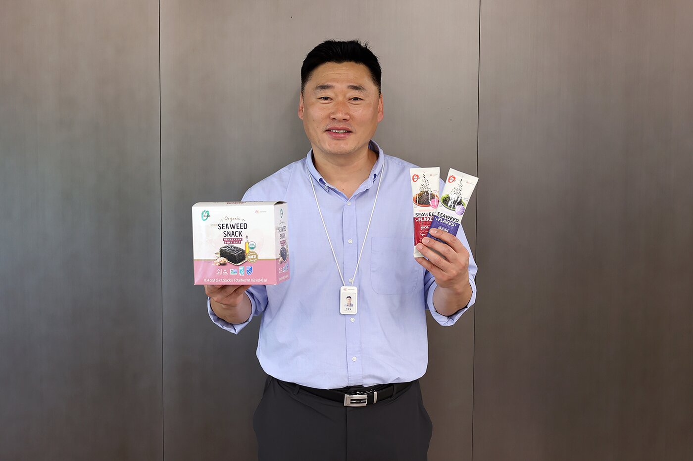 본문 이미지 - 박정철 대상 Seaweed 기획마케팅팀장이 오푸드(O'Food) 브랜드의 김 간식을 소개하고 있다.(대상 제공)