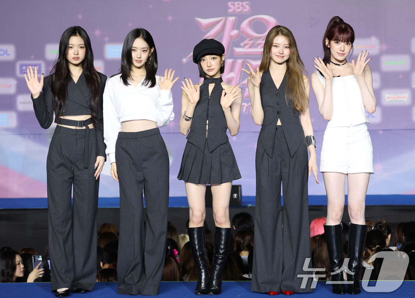 (고양=뉴스1) 권현진 기자 = 키키가 27일 경기도 고양시 일산서구 킨텍스 제1전시장에서 열린 ‘2025 SBS 가요대전 Summer’(이하 ‘가요대전’) 블루카펫 행사에 참석해 …