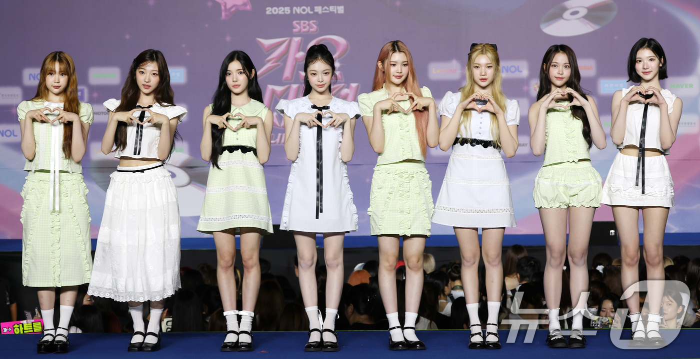 (고양=뉴스1) 권현진 기자 = 하츠투하츠가 27일 경기도 고양시 일산서구 킨텍스 제1전시장에서 열린 ‘2025 SBS 가요대전 Summer’(이하 ‘가요대전’) 블루카펫 행사에 …