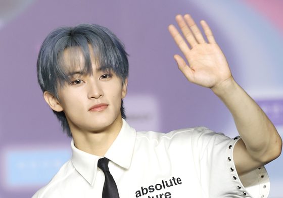 'SM과 전속계약 종료' 마크, 자필 편지 "새로운 다이빙 시작할 것"