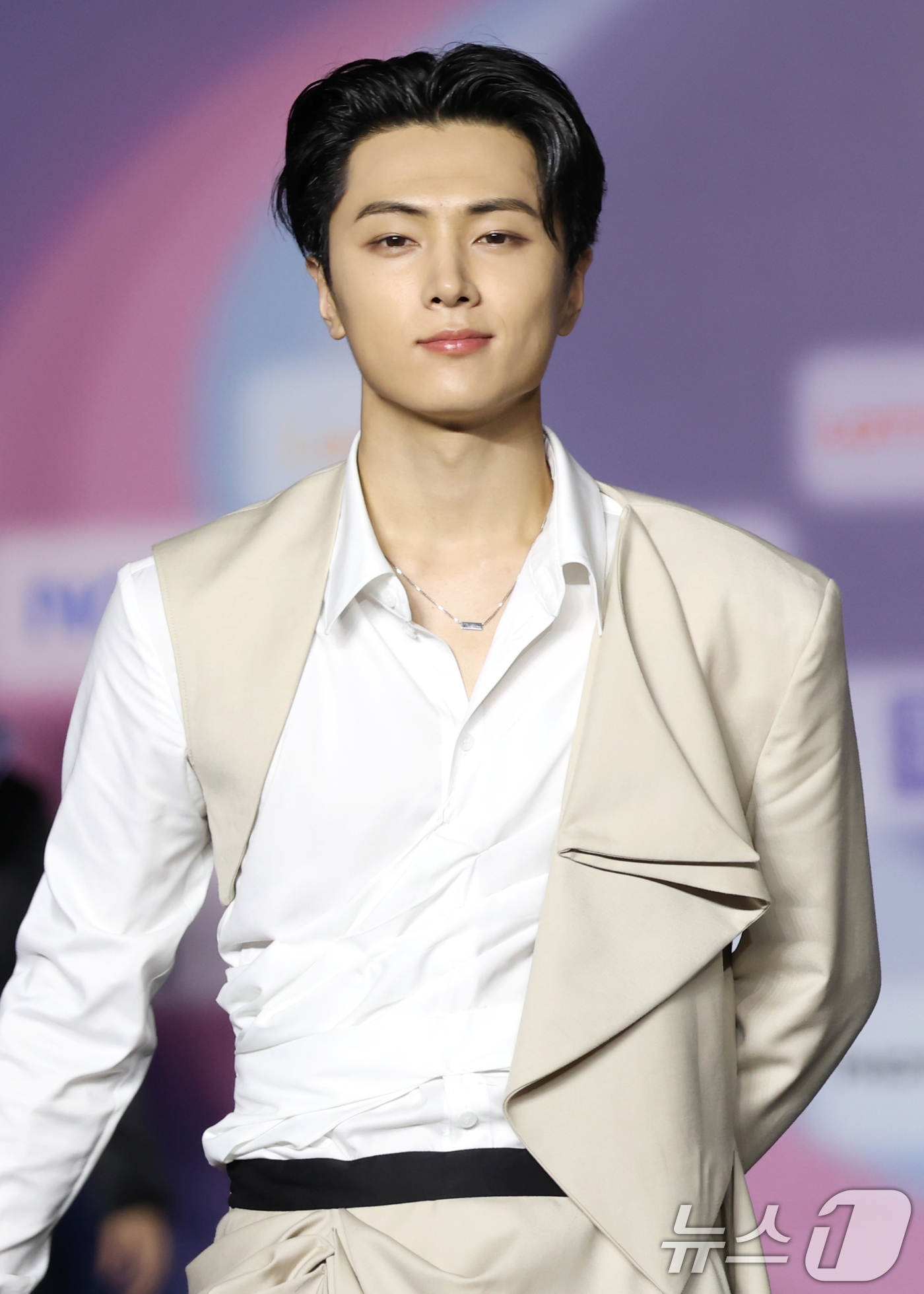 (고양=뉴스1) 권현진 기자 = 엔하이픈 제이가 27일 경기도 고양시 일산서구 킨텍스 제1전시장에서 열린 ‘2025 SBS 가요대전 Summer’(이하 ‘가요대전’) 블루카펫 행사 …