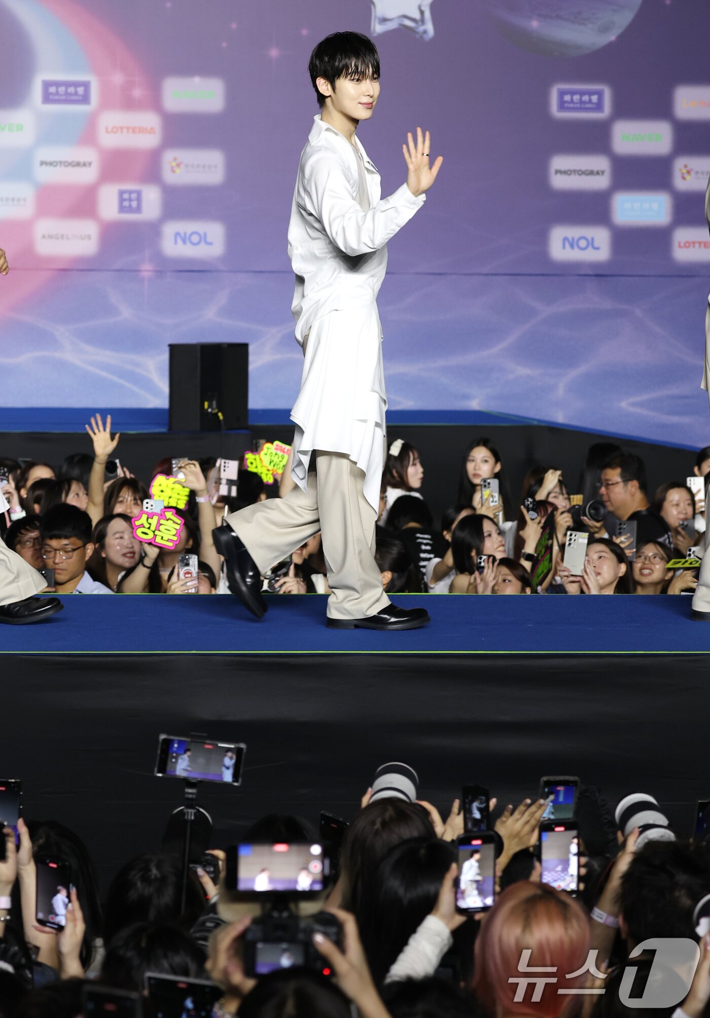 선우, 스윗한 미소