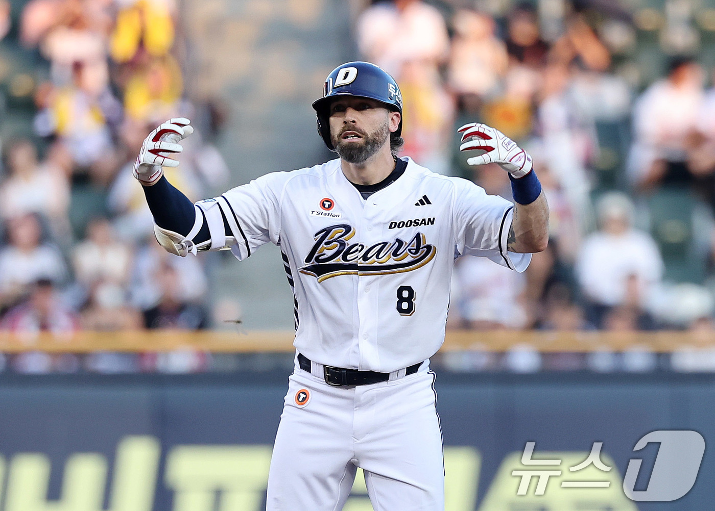 (서울=뉴스1) 박지혜 기자 = 27일 서울 송파구 잠실야구장에서 열린 프로야구 '2025 신한 SOL뱅크 KBO 리그' LG 트윈스와 두산 베어스의 경기,  3회말 2사 1,2루 …