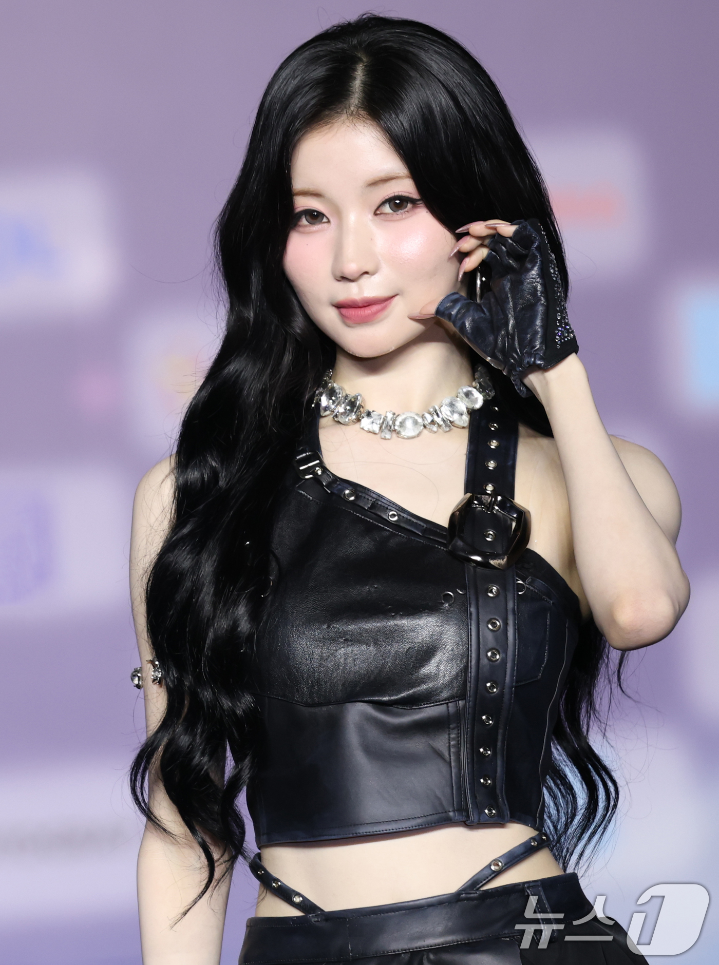 (고양=뉴스1) 권현진 기자 = 베이비몬스터 아사가 27일 경기도 고양시 일산서구 킨텍스 제1전시장에서 열린 ‘2025 SBS 가요대전 Summer’(이하 ‘가요대전’) 블루카펫 …