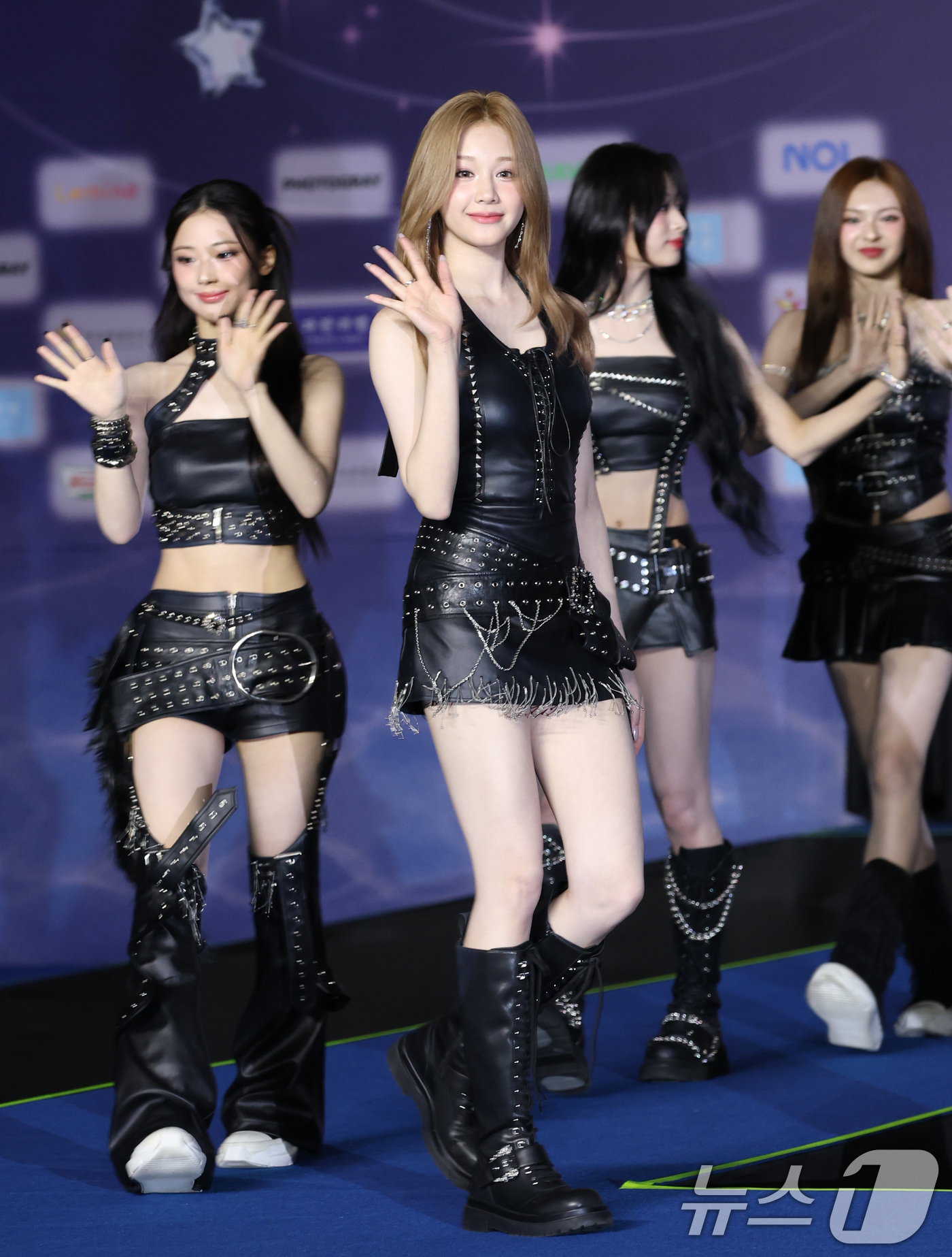 (고양=뉴스1) 권현진 기자 = 베이비몬스터 파리타가 27일 경기도 고양시 일산서구 킨텍스 제1전시장에서 열린 ‘2025 SBS 가요대전 Summer’(이하 ‘가요대전’) 블루카펫 …