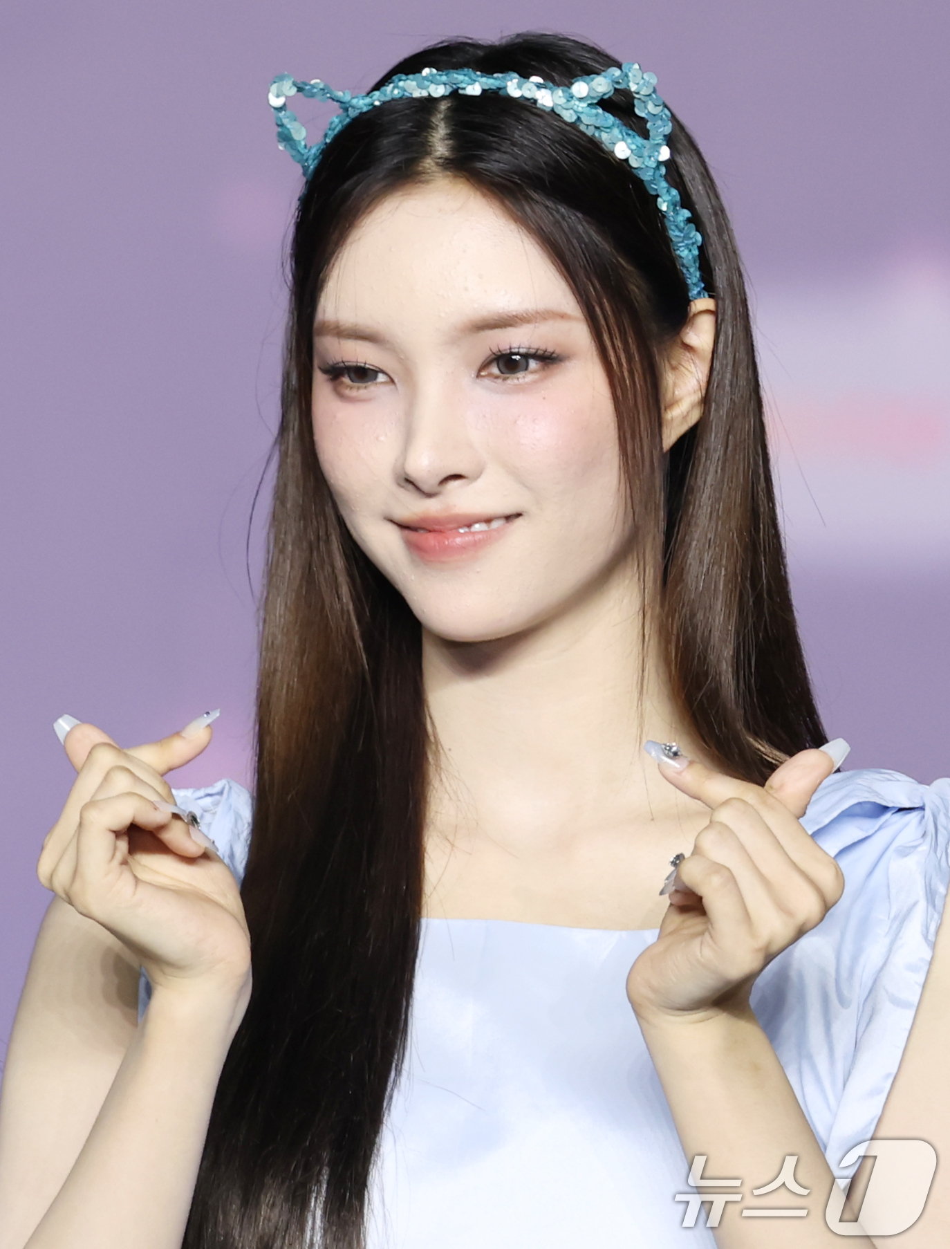 (고양=뉴스1) 권현진 기자 = 아일릿 윤아가 27일 경기도 고양시 일산서구 킨텍스 제1전시장에서 열린 ‘2025 SBS 가요대전 Summer’(이하 ‘가요대전’) 블루카펫 행사에 …