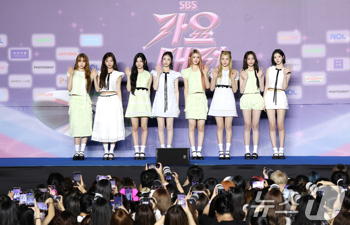 (고양=뉴스1) 권현진 기자 = 하츠투하츠가 27일 경기도 고양시 일산서구 킨텍스 제1전시장에서 열린 ‘2025 SBS 가요대전 Summer’(이하 ‘가요대전’) 블루카펫 행사에 …