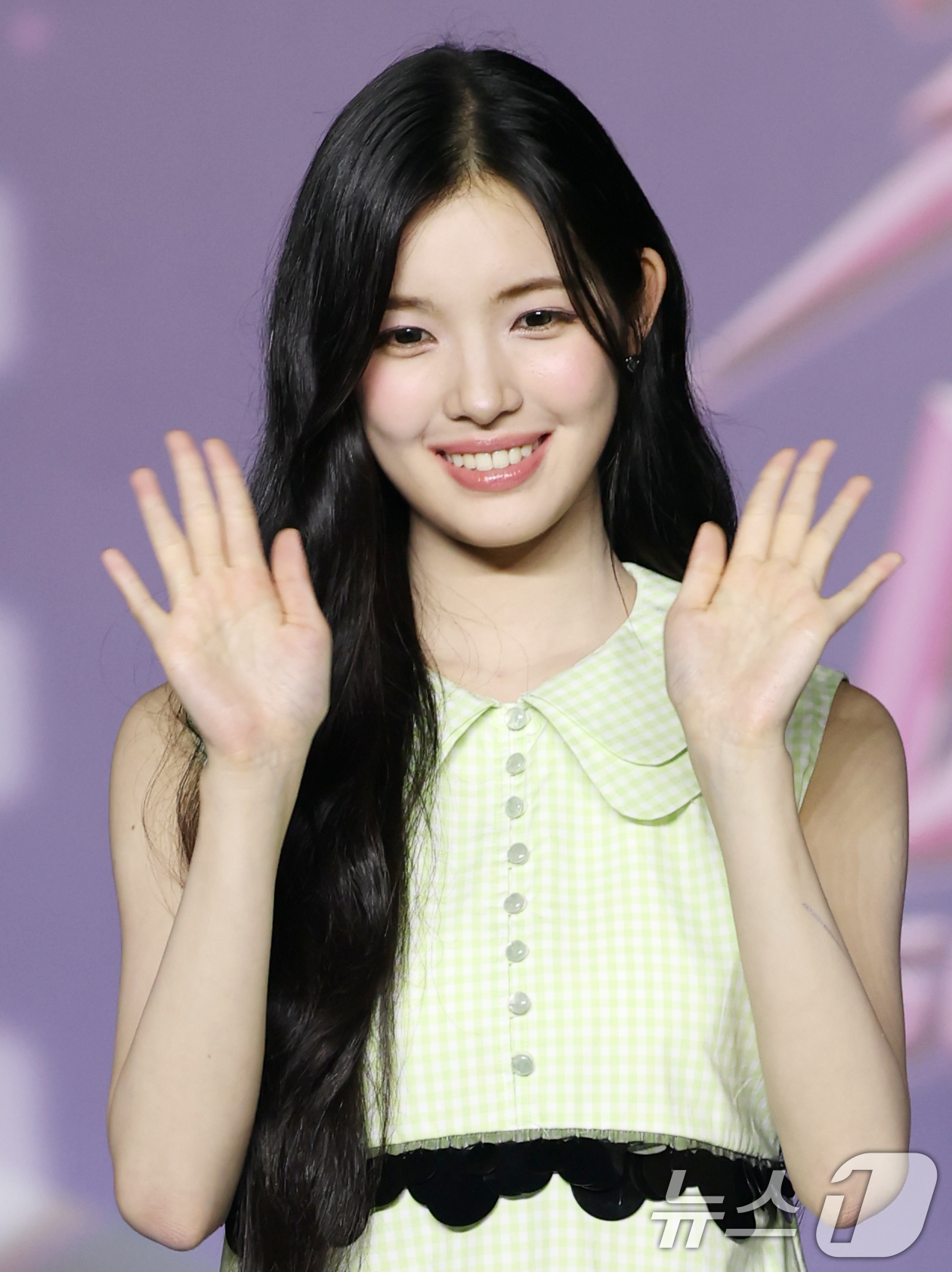 (고양=뉴스1) 권현진 기자 = 하츠투하츠 유하가 27일 경기도 고양시 일산서구 킨텍스 제1전시장에서 열린 ‘2025 SBS 가요대전 Summer’(이하 ‘가요대전’) 블루카펫 행 …