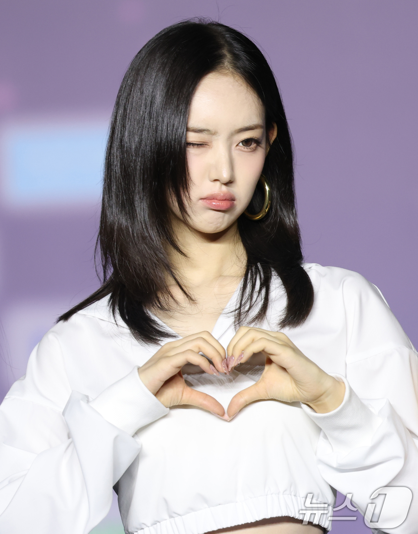 (고양=뉴스1) 권현진 기자 = 키키 이솔이 27일 경기도 고양시 일산서구 킨텍스 제1전시장에서 열린 ‘2025 SBS 가요대전 Summer’(이하 ‘가요대전’) 블루카펫 행사에 …