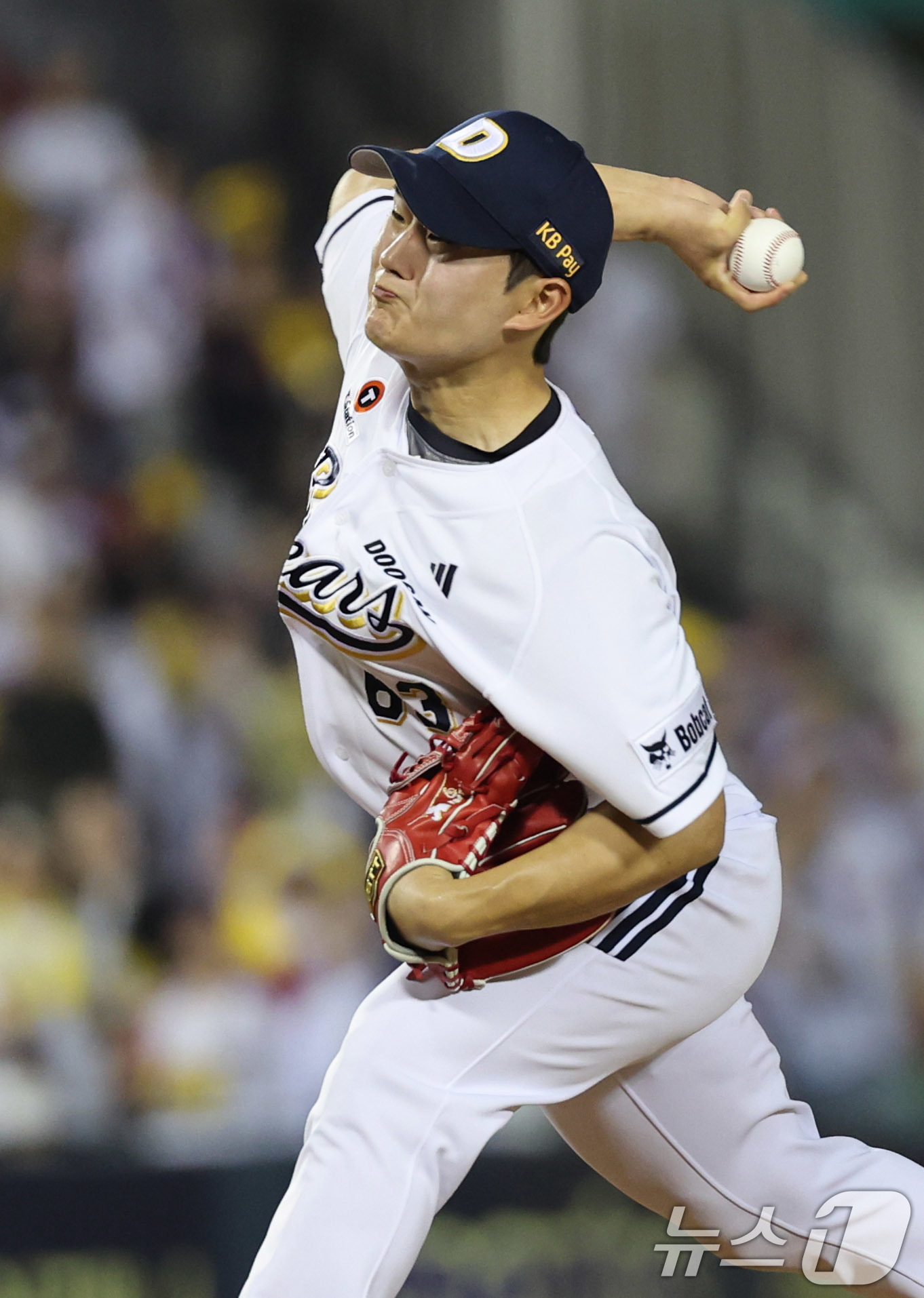 (서울=뉴스1) 박지혜 기자 = 27일 서울 송파구 잠실야구장에서 열린 프로야구 '2025 신한 SOL뱅크 KBO 리그' LG 트윈스와 두산 베어스의 경기 9회초 두산 김택연이 역 …