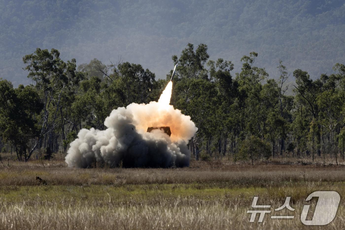 (서울=뉴스1) = 해병대는 지난 27일까지 호주 북동부 일대에서 미국, 호주 등과 함께 '25년 탈리스만 세이버 연합훈련'에 참가해 연합작전 수행능력을 향상했다고 28일 밝혔다. …