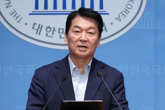 안철수 "李대통령, 국민임명식 '팬 콘서트'에 혈세 쓰지 마라"