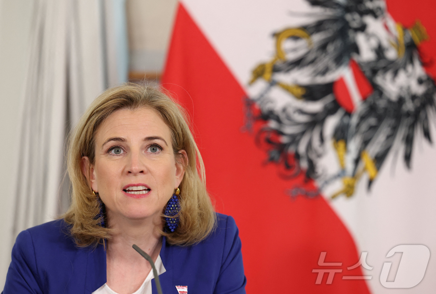 (빈 로이터=뉴스1) 윤다정 기자 = 5월 7일(현지시간) 베아테 마이늘-라이징어 오스트리아 외무장관이 빈에서 열린 기자회견에서 발언하고 있다. 2025.05.07.ⓒ 로이터=뉴스 …