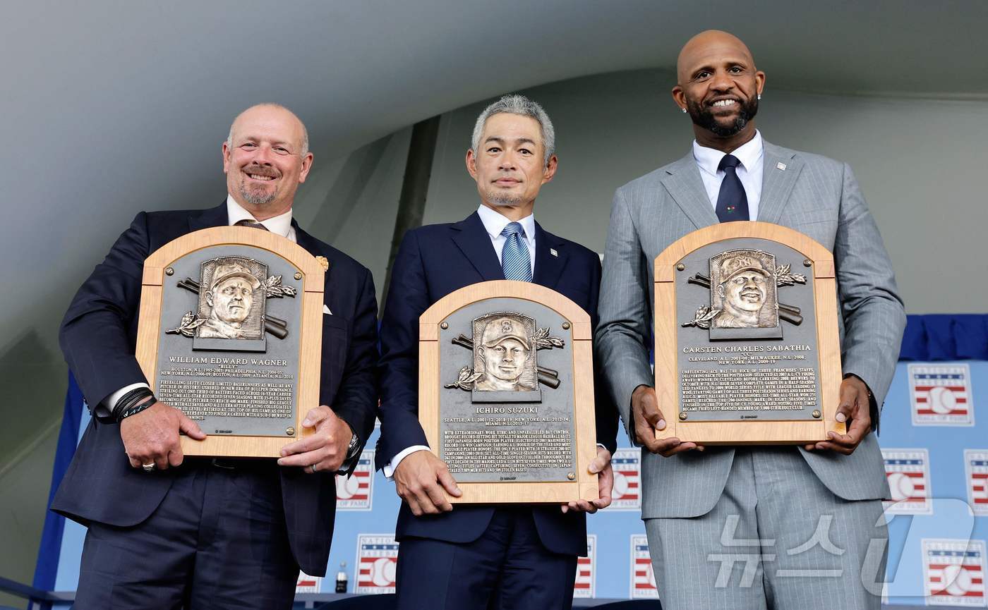 본문 이미지 - MLB 명예의 전당에 헌액된 와그너(왼쪽)와 이치로(가운데), 사바시아.ⓒ AFP=뉴스1