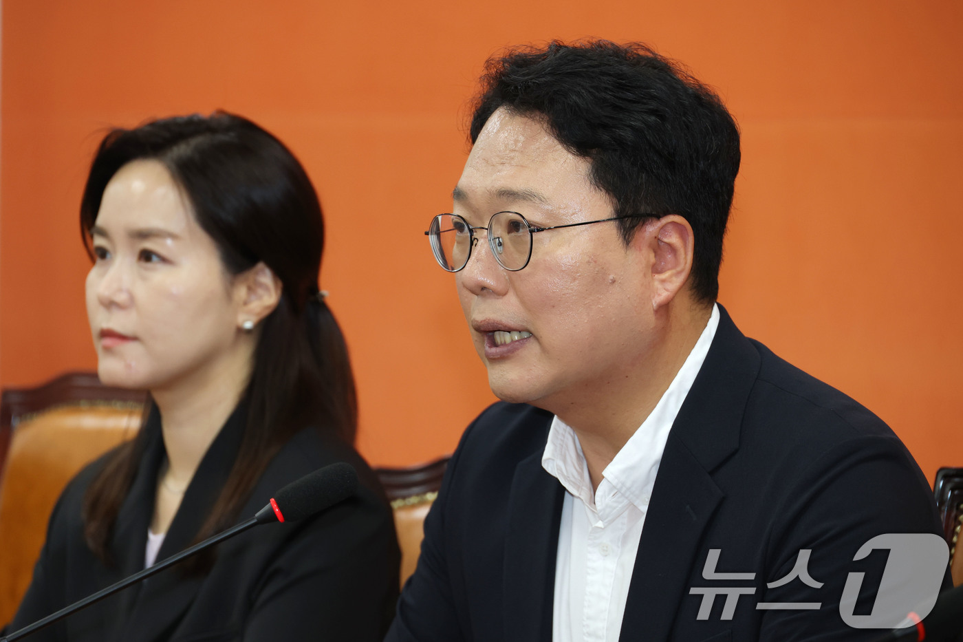 (서울=뉴스1) 이광호 기자 = 천하람 개혁신당 원내대표가 28일 오전 서울 여의도 국회에서 김건희 여사의 의혹들을 수사하는 특검(특별검사 민중기)의 이준석 신임 대표에 대한 압수 …