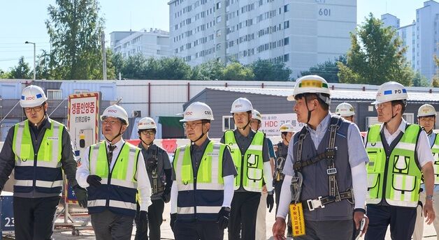 "더위에 지치지 않도록"…HDC현산 경영진, 폭염 대비 현장 안전 점검