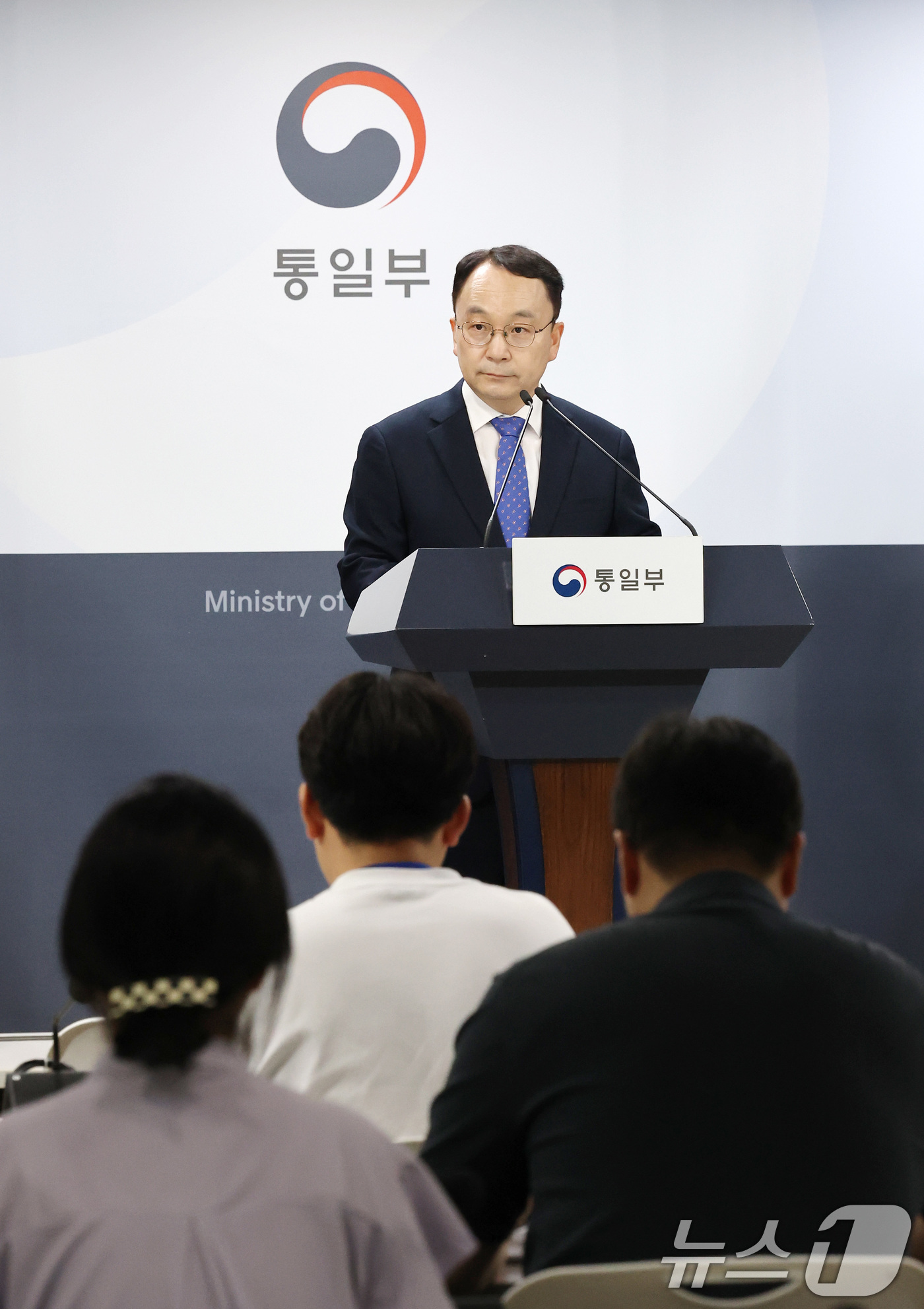 (서울=뉴스1) 임세영 기자 = 구병삼 통일부 대변인이 28일 서울 종로구 정부서울청사 브리핑실에서 북한 김여정 노동당 부부장 담화 관련 통일부 입장을 발표하고 있다. 2025.7 …