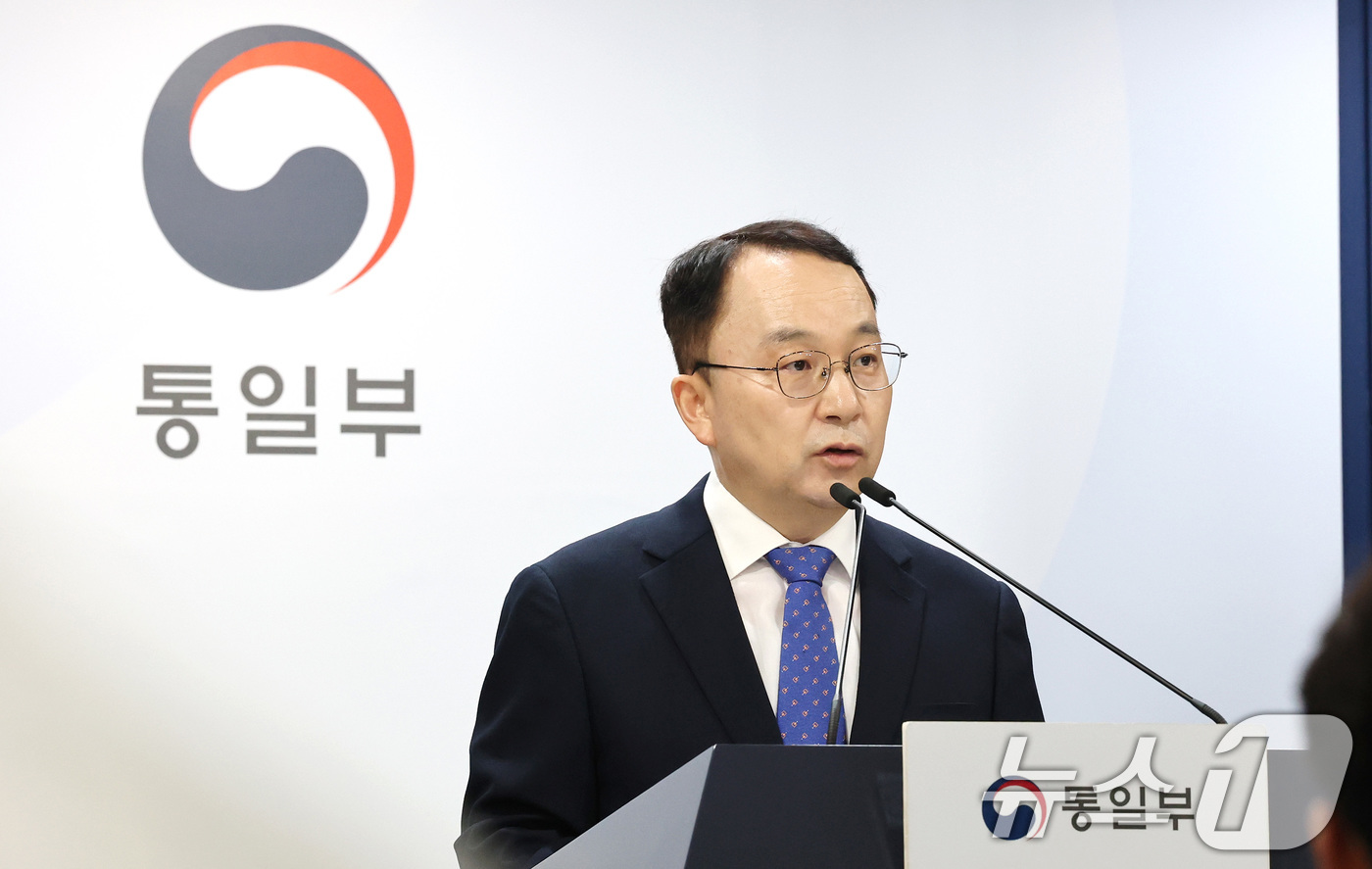 (서울=뉴스1) 임세영 기자 = 구병삼 통일부 대변인이 28일 서울 종로구 정부서울청사 브리핑실에서 북한 김여정 노동당 부부장 담화 관련 통일부 입장을 발표하고 있다. 2025.7 …