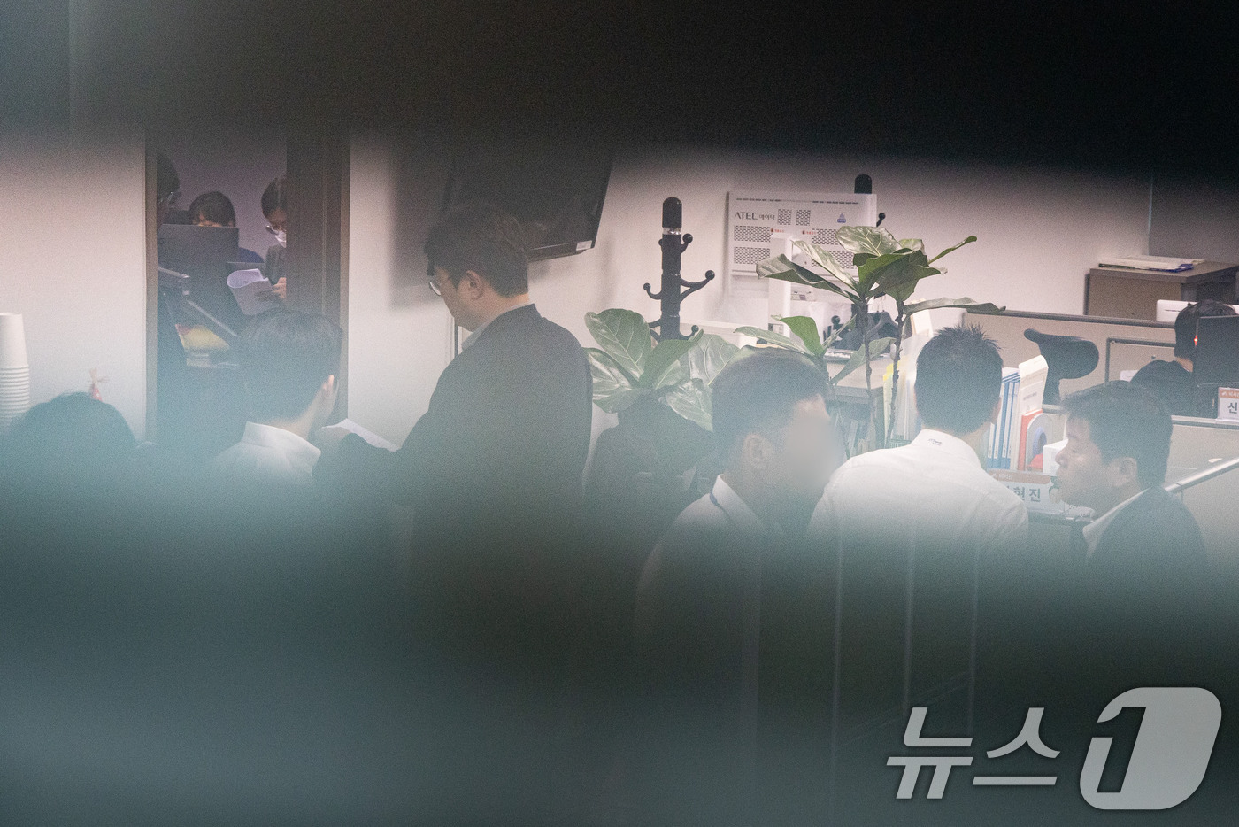 (서울=뉴스1) 유승관 기자 = 김건희 여사의 각종 의혹을 수사하는 김건희 특검팀(특별검사 민중기)이 이준석 개혁신당 대표에 대한 전방위 압수수색에 나선 28일 서울 여의도 국회 …