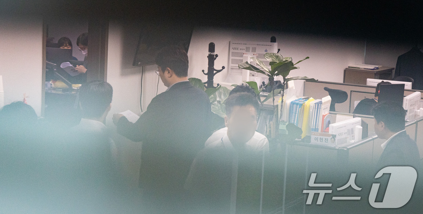 (서울=뉴스1) 유승관 기자 = 김건희 여사의 각종 의혹을 수사하는 김건희 특검팀(특별검사 민중기)이 이준석 개혁신당 대표에 대한 전방위 압수수색에 나선 28일 서울 여의도 국회 …