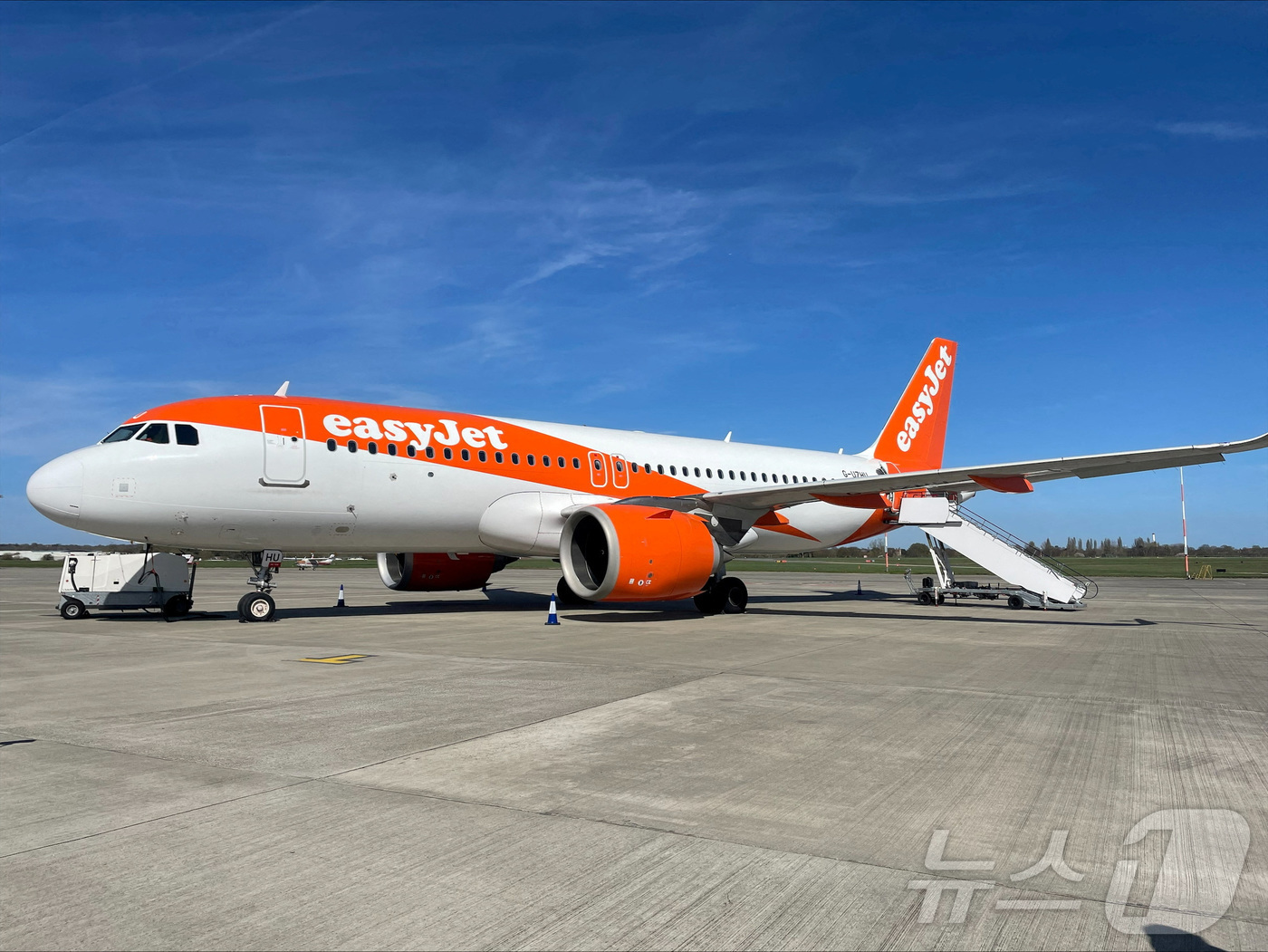 (런던 로이터=뉴스1) 윤다정 기자 = 3월 31일(현지시간) 이지젯 에어버스 항공기가 영국 런던 사우스엔드 공항 활주로에 주기되어 있다. 2025.03.31.ⓒ 로이터=뉴스1