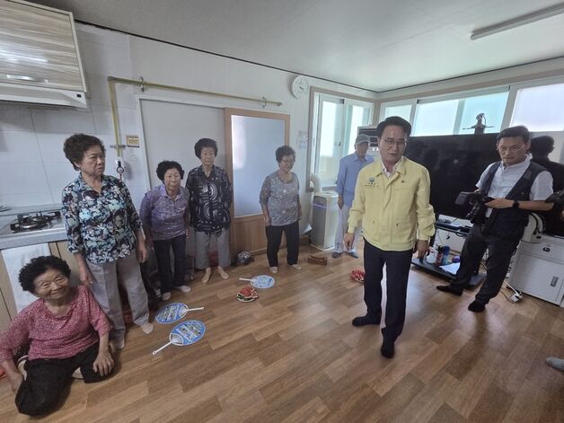 박동식 사천시장, 무더위쉼터서 폭염 취약계층 건강 점검