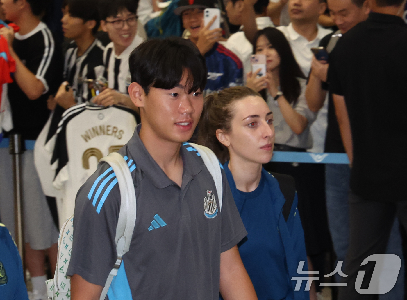 (인천공항=뉴스1) 김명섭 기자 = 뉴캐슬 유나이티드 FC 박승수가 28일 인천공항을 통해 귀국하고 있다. 뉴캐슬과 팀K리그는 30일 오후 8시 수원월드컵경기장에서 친선경기를 치른 …