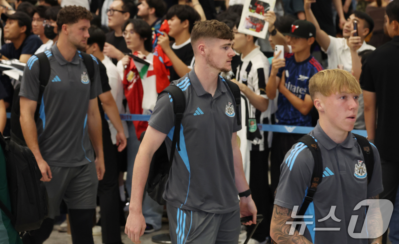 (인천공항=뉴스1) 김명섭 기자 = 뉴캐슬 유나이티드 FC 선수단이 28일 인천공항을 통해 입국하고 있다. 뉴캐슬과 팀K리그는 30일 오후 8시 수원월드컵경기장에서 친선경기를 치른 …