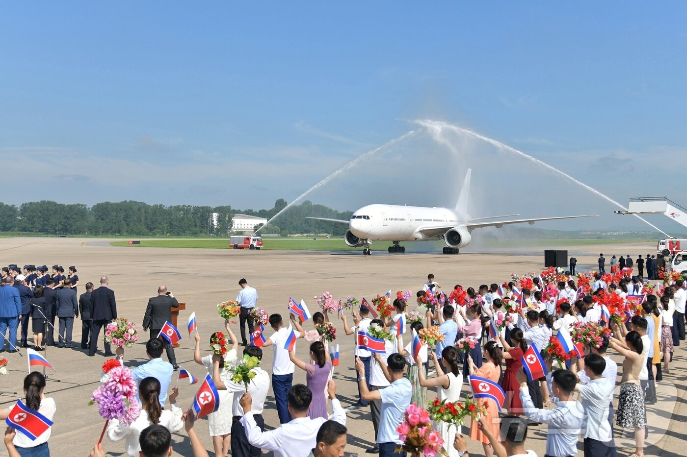On Tuesday, North Korea&#39;s Workers&#39; Party newspaper Rodong Sinmun reported that a ceremony was held on the 28th to celebrate the resumption of direct flights between Pyongyang and Moscow / Rodong Sinmun