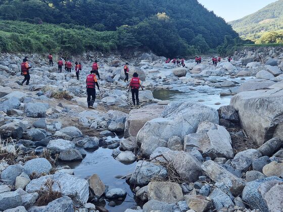 산청 마지막 실종자 수색 인력 축소…"소방력 효율적 관리 필요"