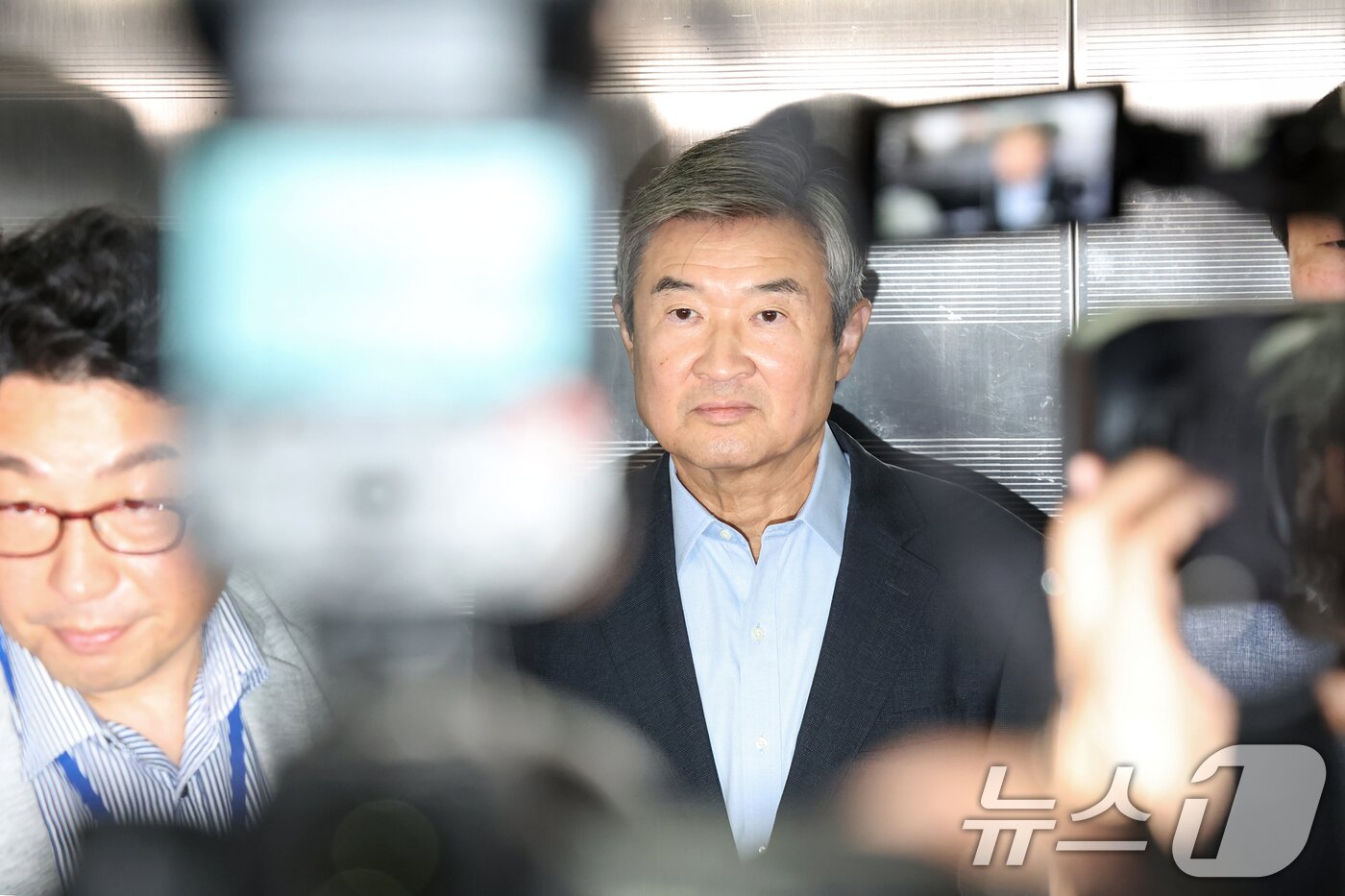 본문 이미지 - 조태용 전 국가정보원장이 29일 오전 서울 서초구 &#39;순직 해병 특검&#39;&#40;이명현 특별검사&#41; 사무실에 피의자 신분으로 출석하고 있다. 2025.7.29/뉴스1 ⓒ News1 민경석 기자