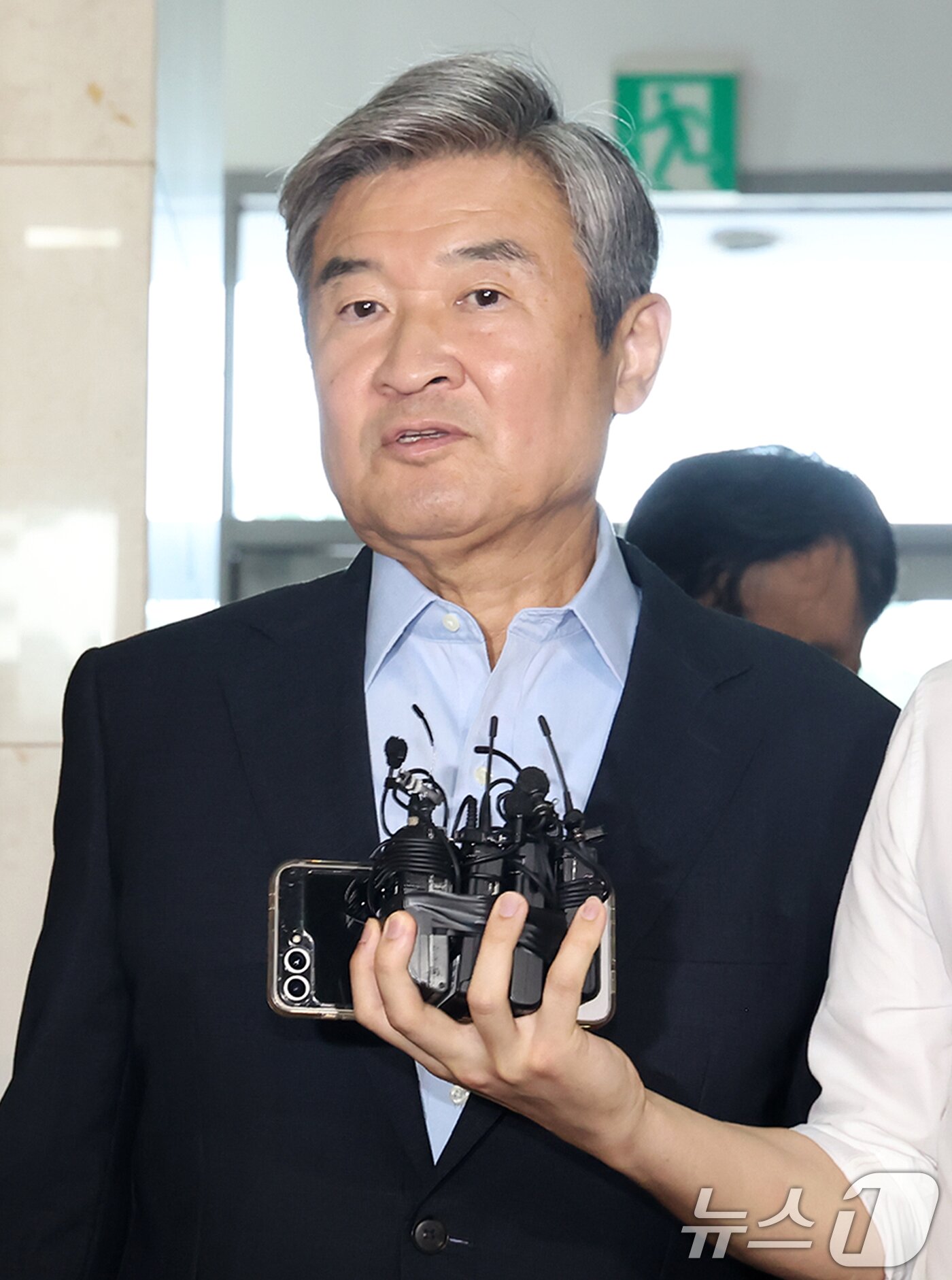본문 이미지 - 조태용 전 국가정보원장이 29일 오전 서울 서초구 &#39;순직 해병 특검&#39;&#40;이명현 특별검사&#41; 사무실에 피의자 신분으로 출석하고 있다. 2025.7.29/뉴스1 ⓒ News1 민경석 기자