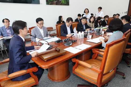 농안법 개정안, 與주도 농해수위 소위 통과…저율관세수입 통제 포함