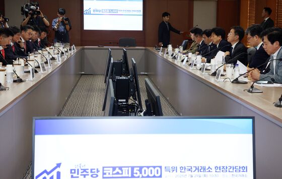 "'국장 투자는 지능순' 신뢰 만들어야"…거래소 찾은 민주당 특위