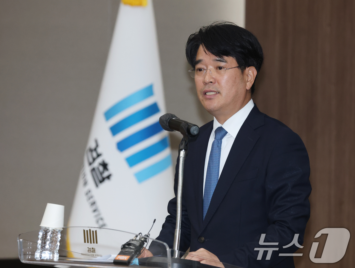 (수원=뉴스1) 김영운 기자 = 박재억 신임 수원고등검찰청 검사장이 29일 오전 경기 수원시 영통구 수원검찰청사에서 열린 취임식에서 취임사를 하고 있다. 2025.7.29/뉴스1